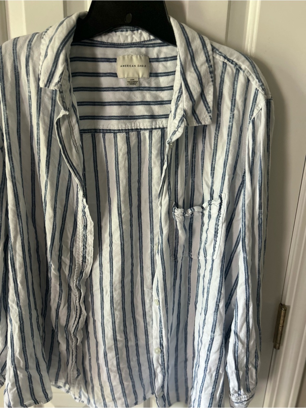 American Eagle Outfitters White and Blue Striped Casual Button-Down Shirt